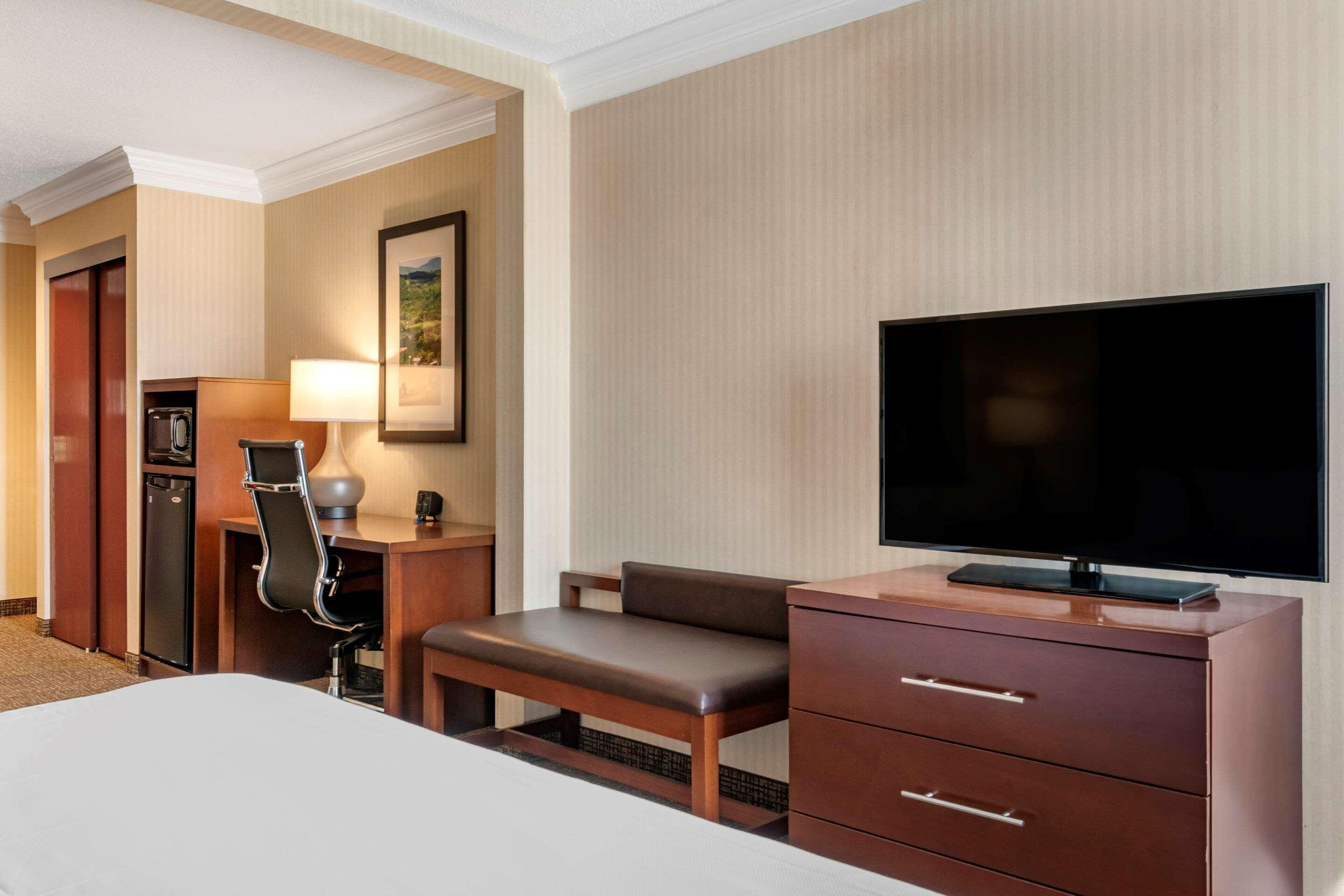 Comfort Suites Downtown Карлайл Экстерьер фото