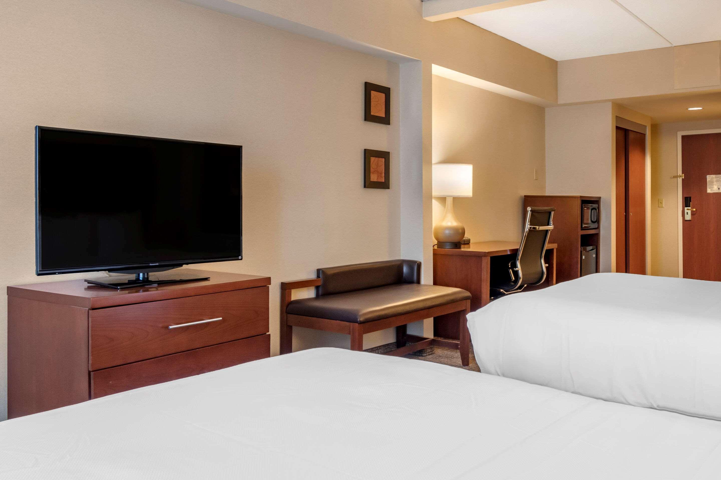 Comfort Suites Downtown Карлайл Экстерьер фото