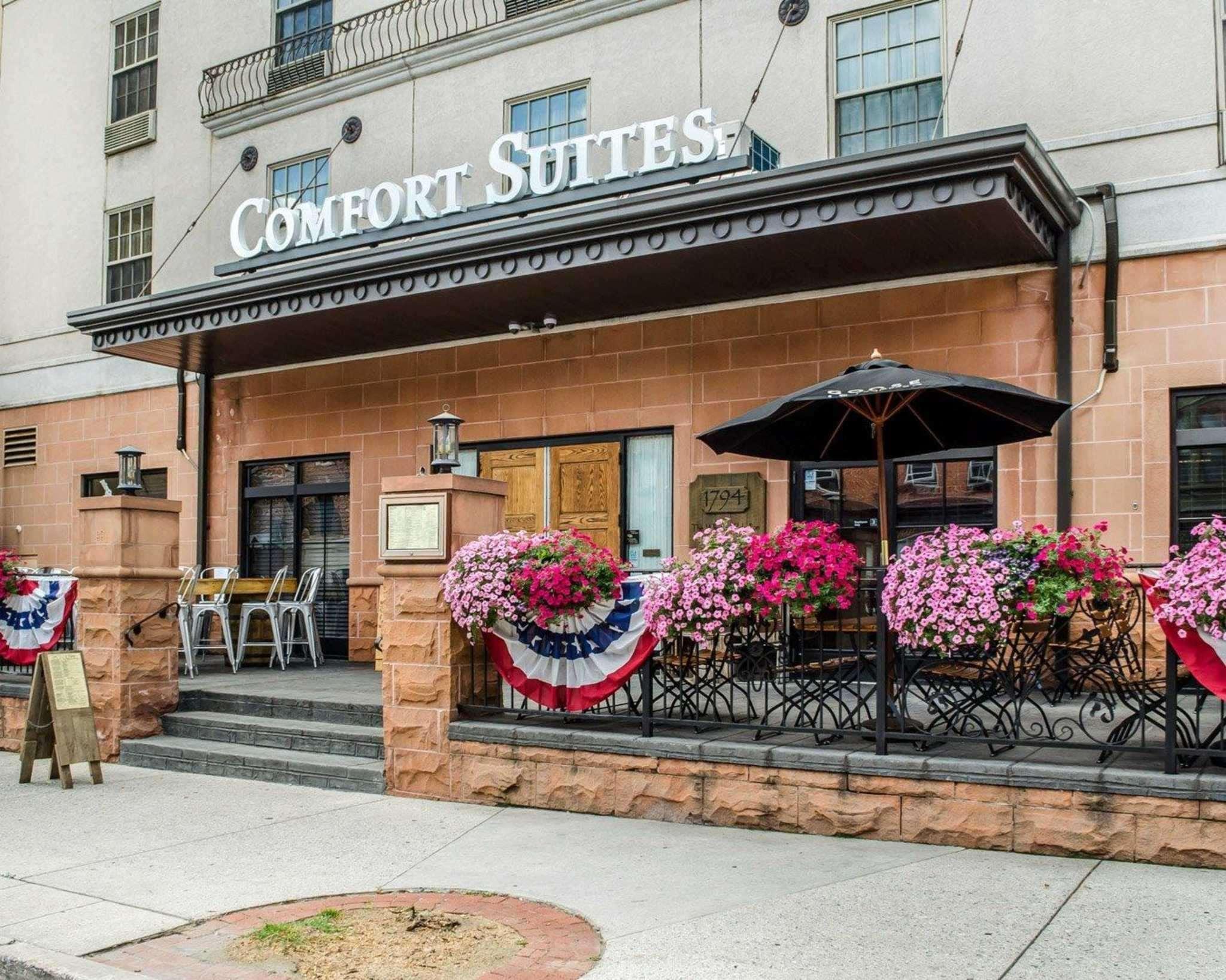 Comfort Suites Downtown Карлайл Экстерьер фото