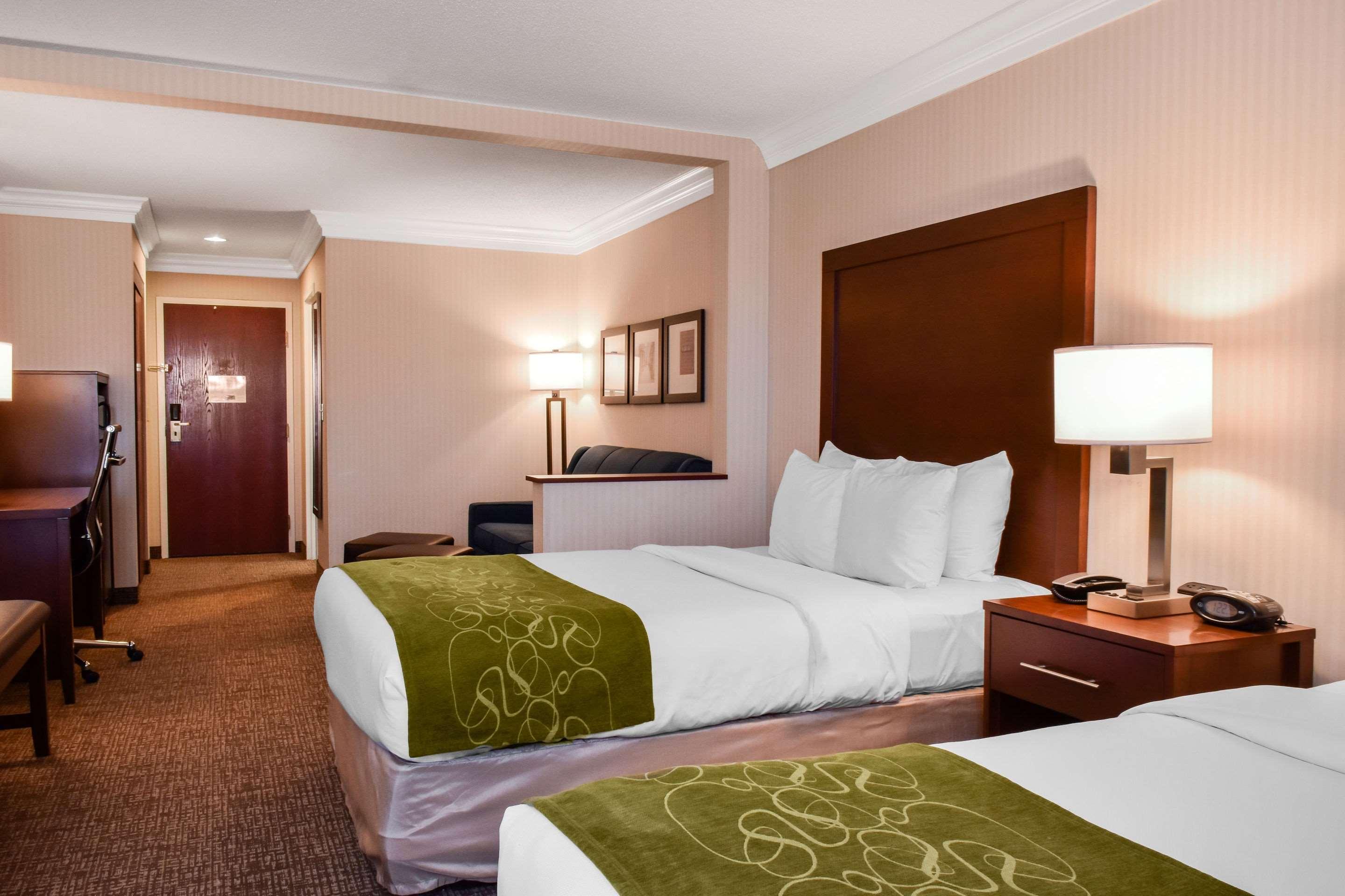 Comfort Suites Downtown Карлайл Экстерьер фото