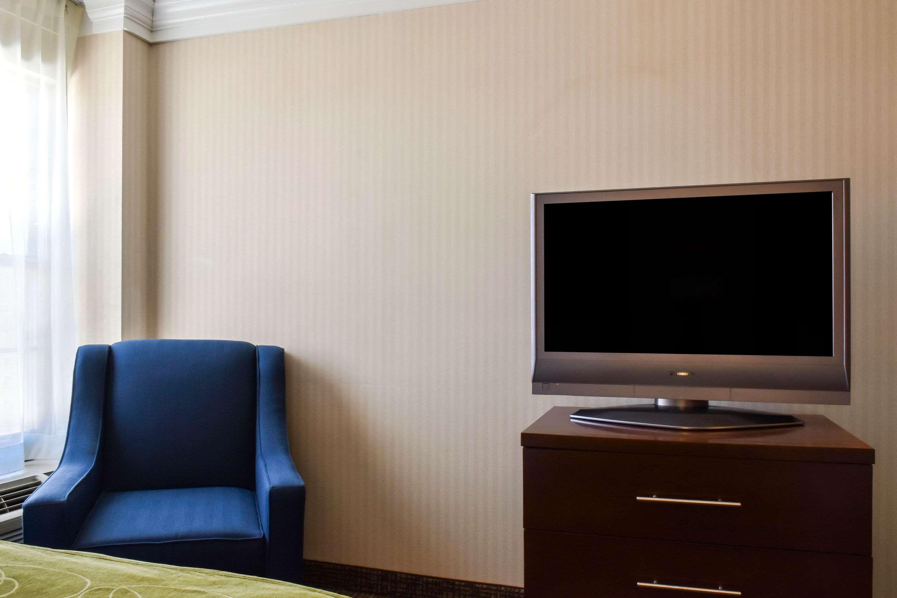 Comfort Suites Downtown Карлайл Экстерьер фото